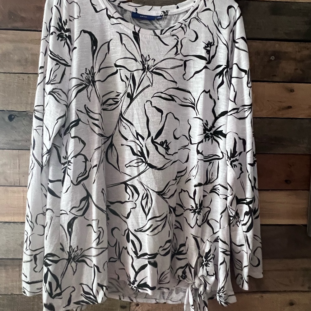 Floral Black and White Women's top